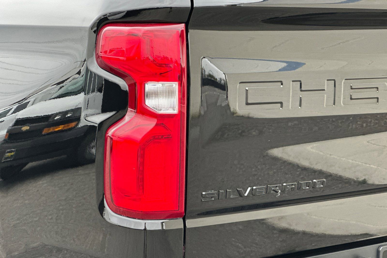 Used 2020 Chevrolet Silverado 1500 LT Trail Boss w/ Midnight Edition AWD/4WD image 37