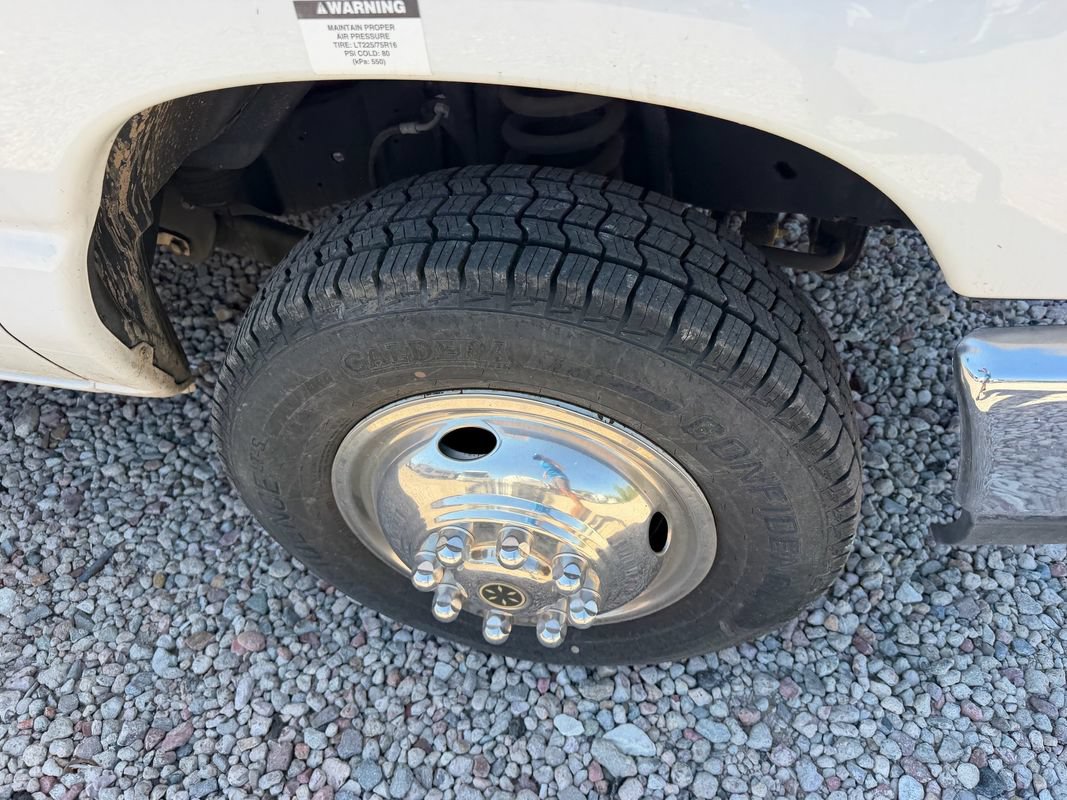 Used 2015 Ford E-350 and Econoline 350 Super Duty RWD image 2