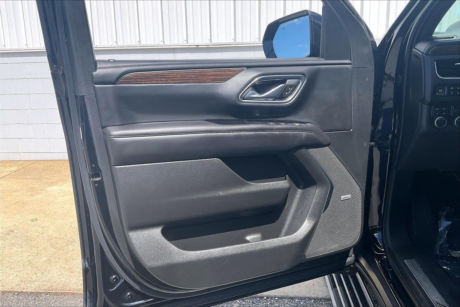 Used 2021 Chevrolet Suburban High Country w/ Premium Package AWD/4WD image 28