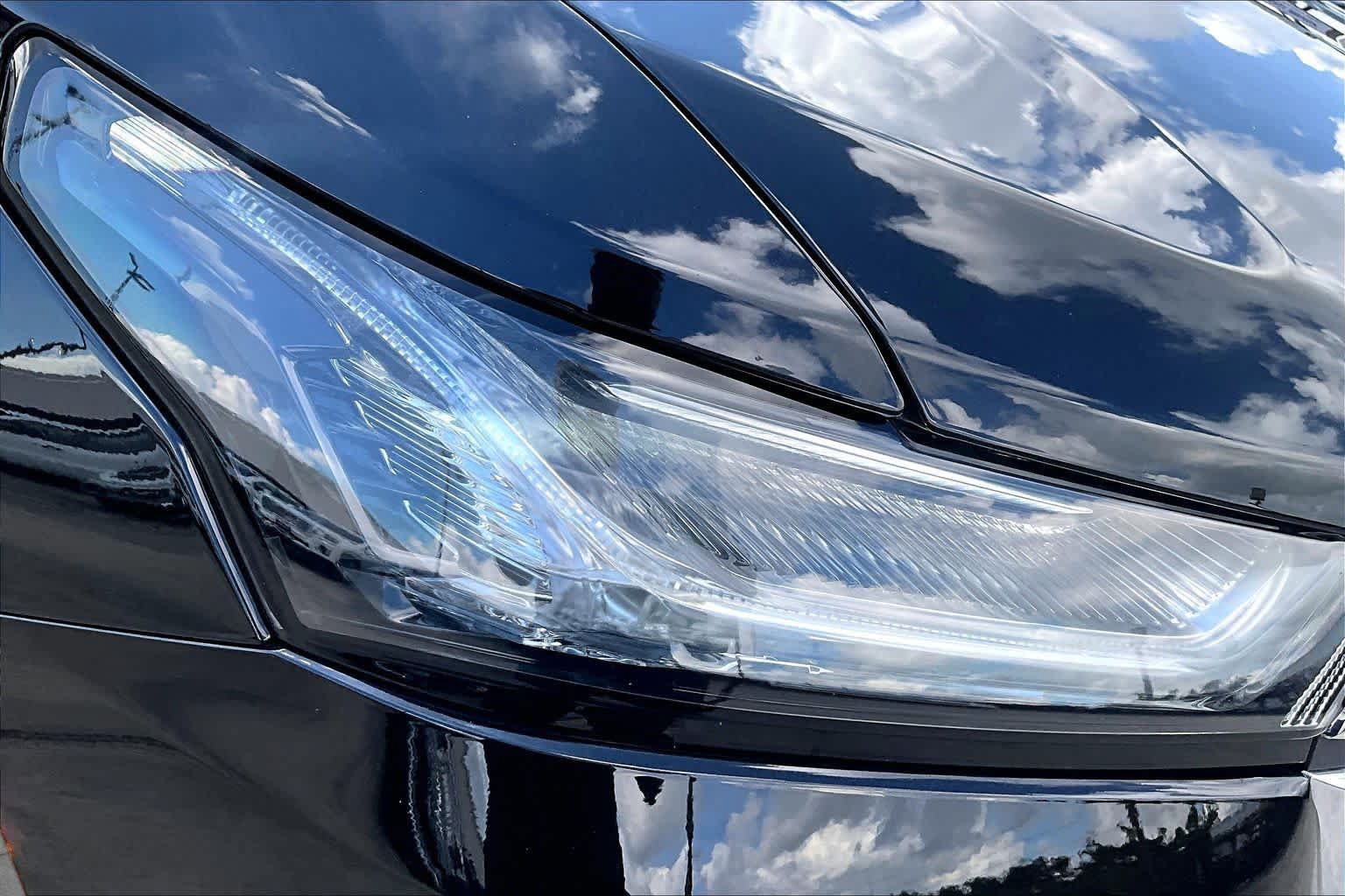 Used 2023 Chevrolet Traverse LT FWD image 28