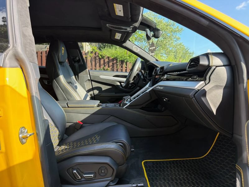 Used 2019 Lamborghini Urus AWD/4WD image 16