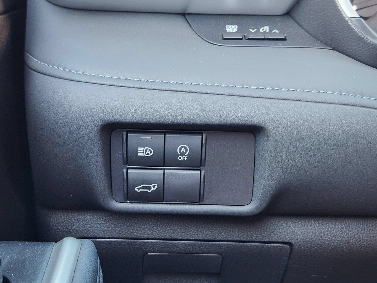 Used 2024 Toyota Highlander XLE FWD image 42