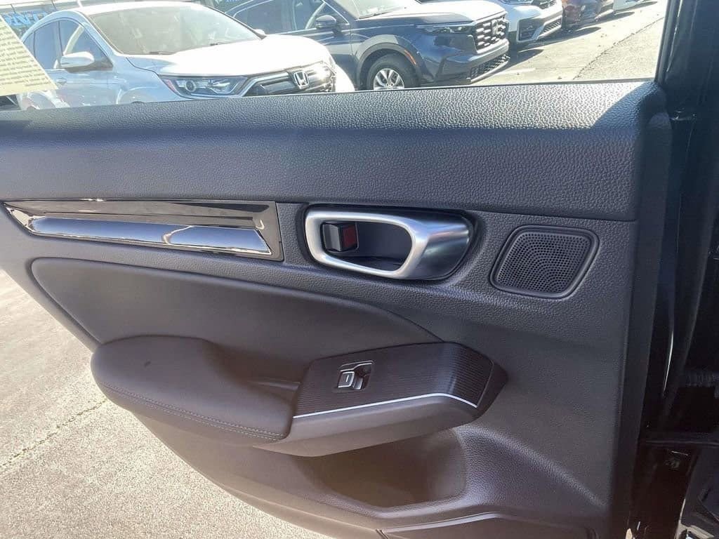 Used 2025 Honda Civic Sport Touring image 13