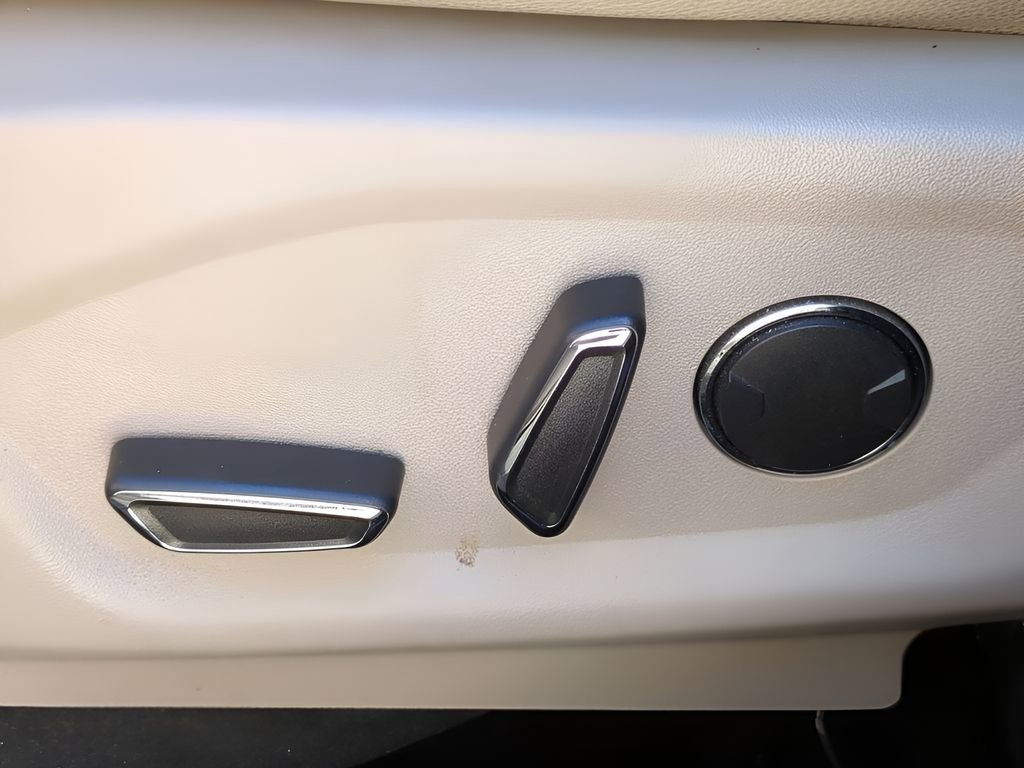 Used 2018 Ford Explorer XLT w/ Equipment Group 202A image 20