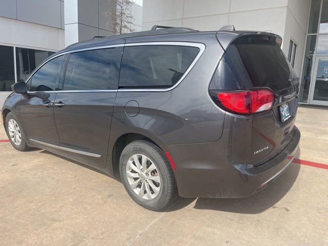 Used 2017 Chrysler Pacifica Touring-L image 5