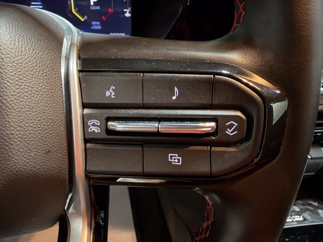 Used 2024 Chevrolet Colorado Z71 w/ Z71 Convenience Package 2 AWD/4WD image 32