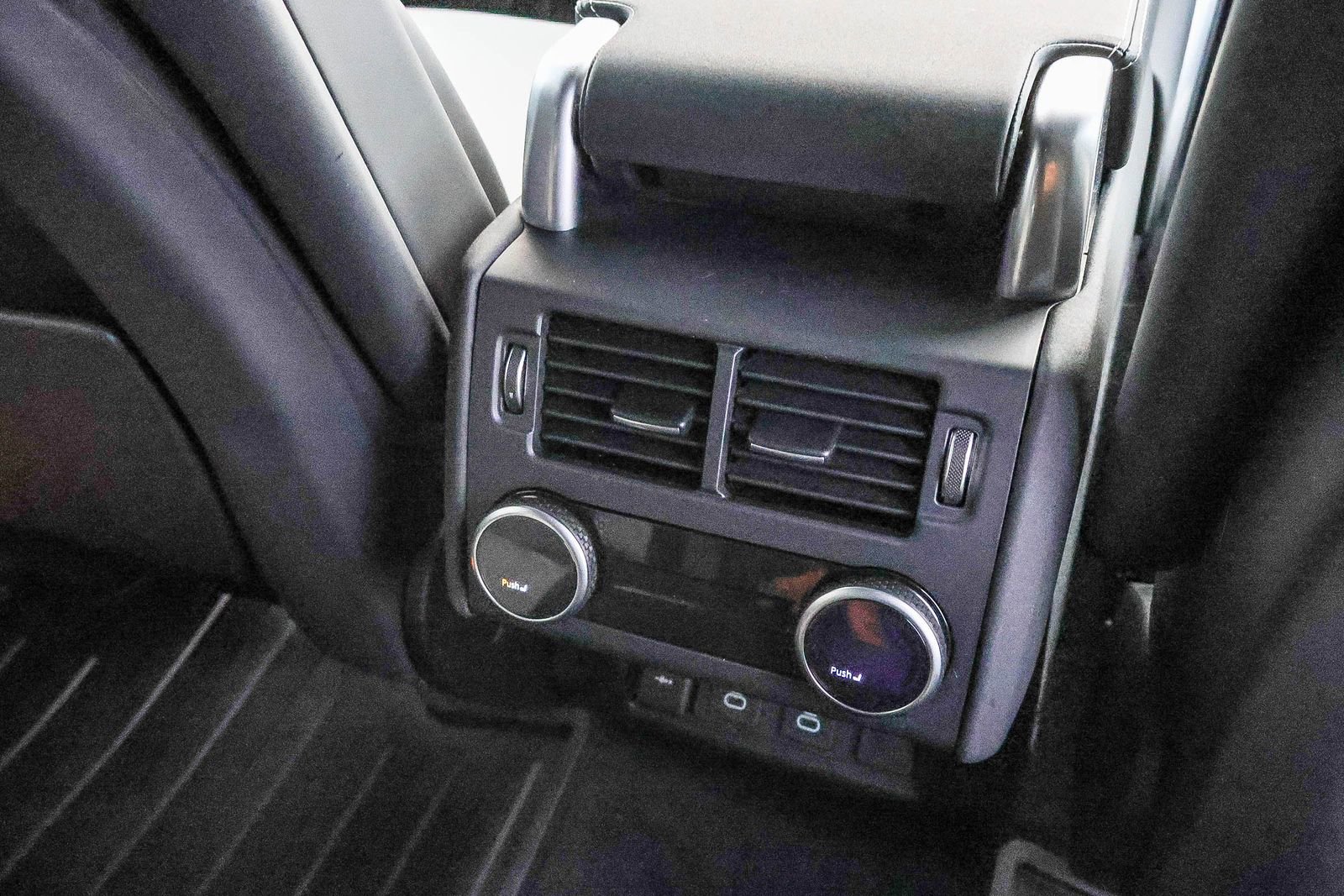 Used 2024 Land Rover Discovery Dynamic SE image 20