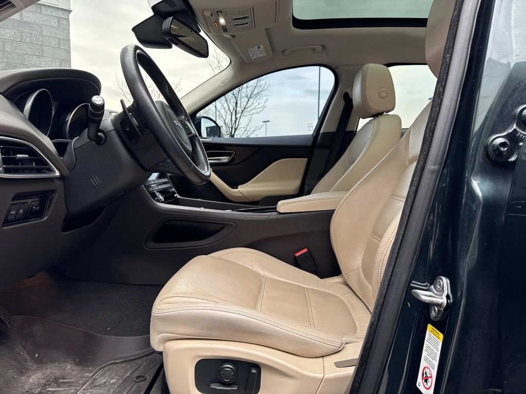 Used 2018 Jaguar F-PACE Prestige image 18
