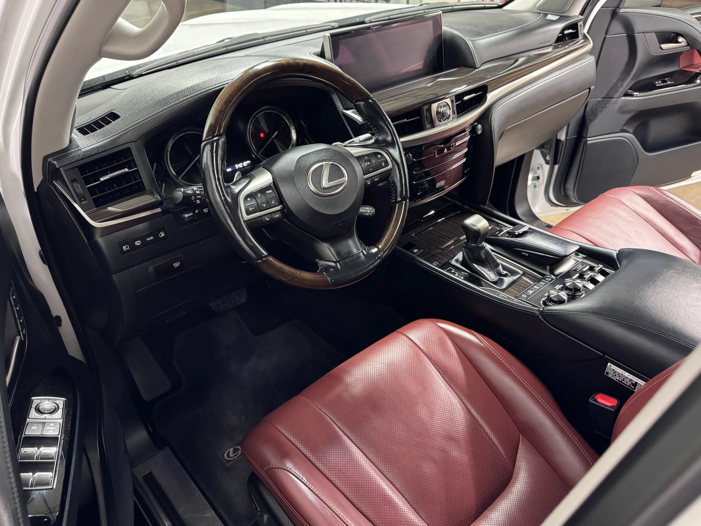 Used 2016 Lexus LX 570 4WD w/ Luxury Package image 18