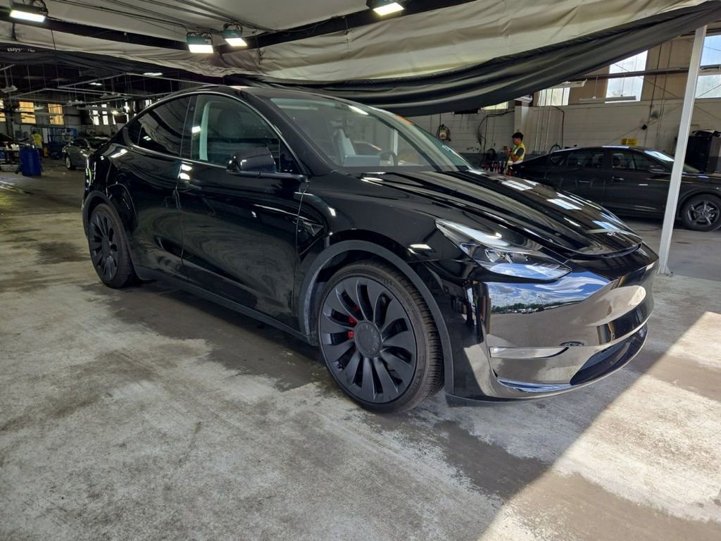 Used 2022 Tesla Model Y Performance AWD/4WD image 3
