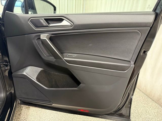 Used 2021 Volkswagen Tiguan SE image 16