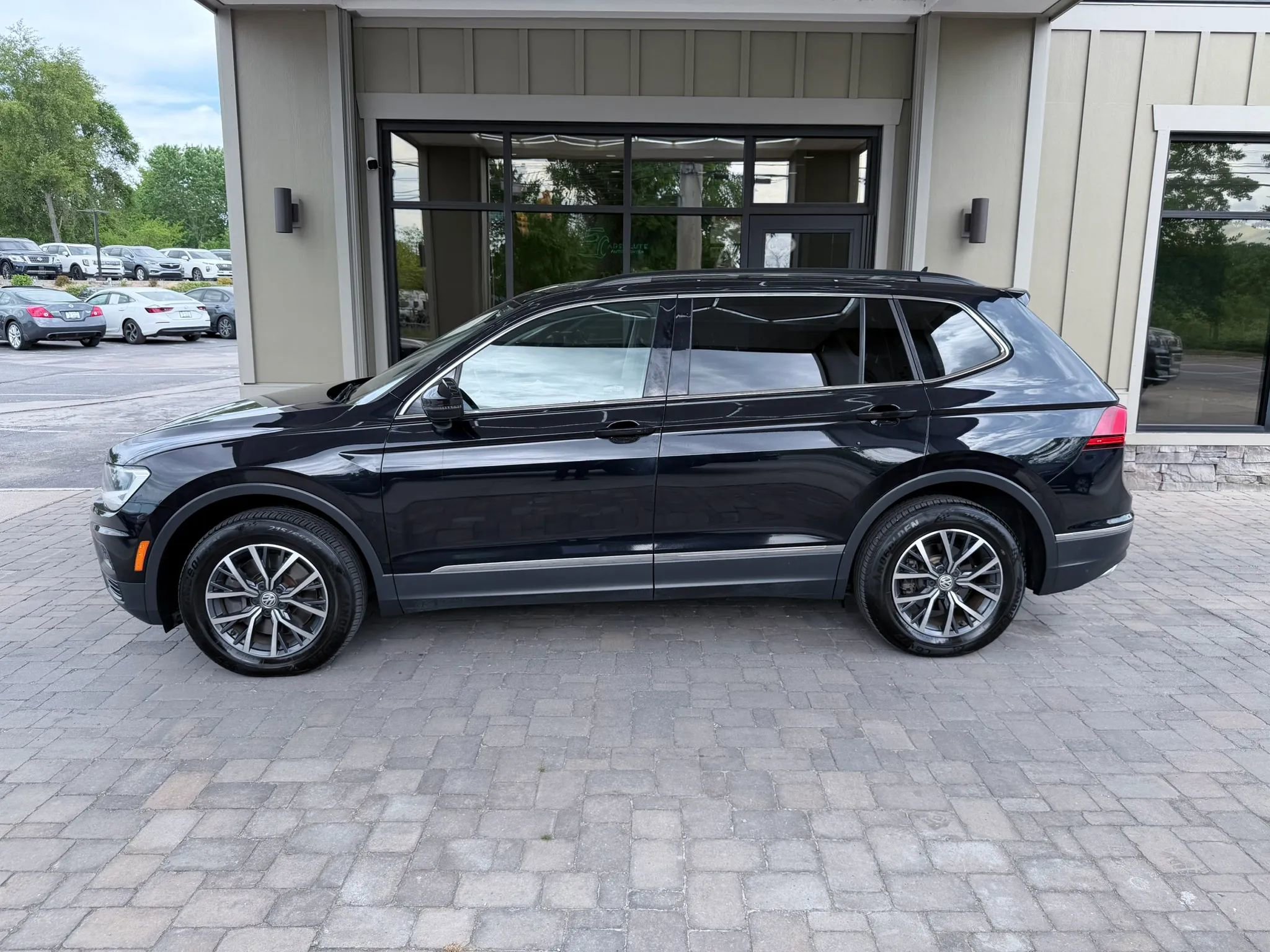 Used 2020 Volkswagen Tiguan SE w/ Panoramic Sunroof Package FWD image 50