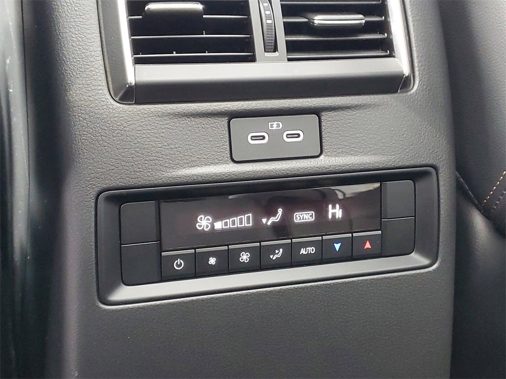 Used 2025 MAZDA CX-70 Plug-In Hybrid w/ Premium Pkg image 16