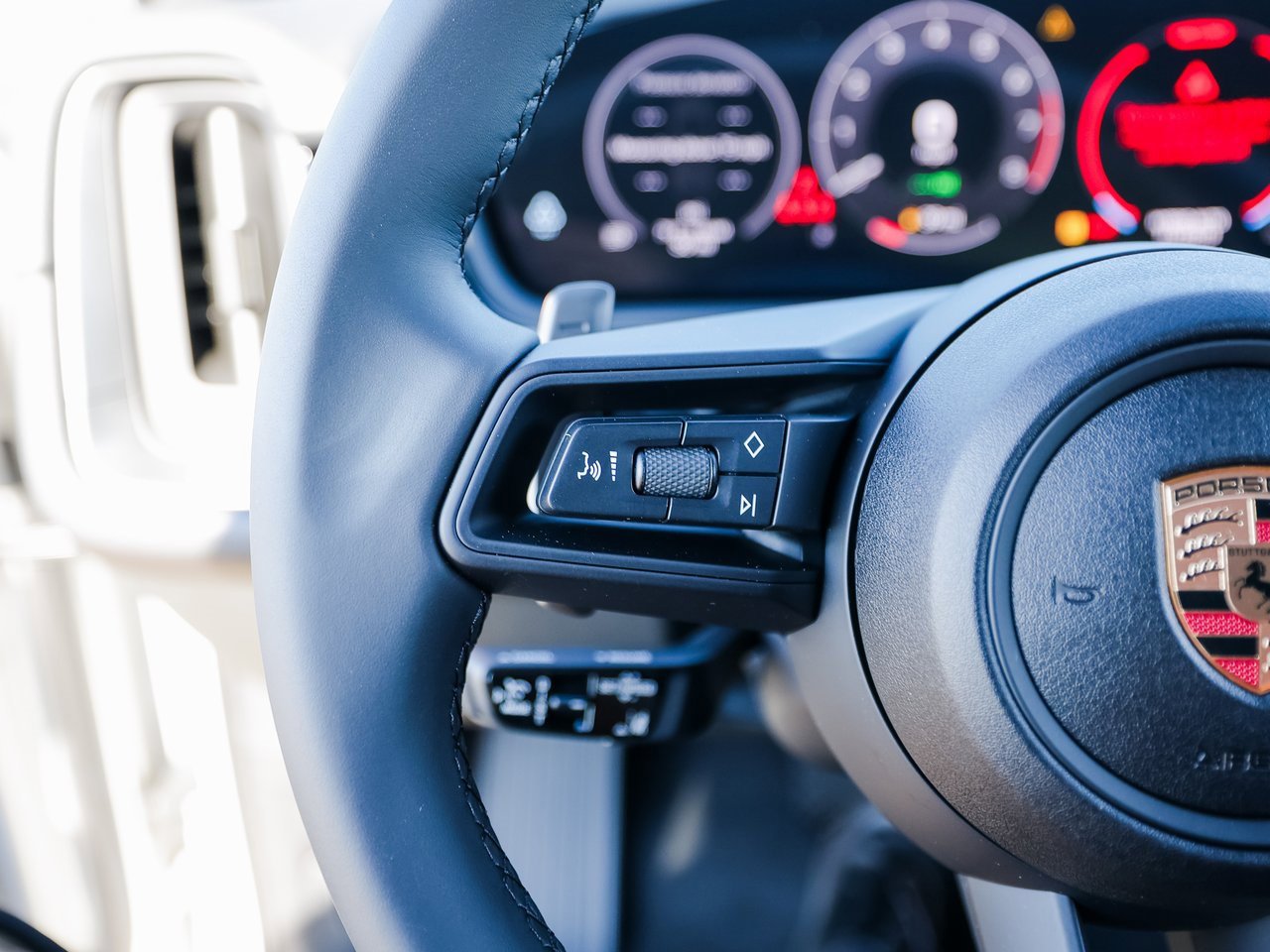 New 2025 Porsche Cayenne E-Hybrid image 17