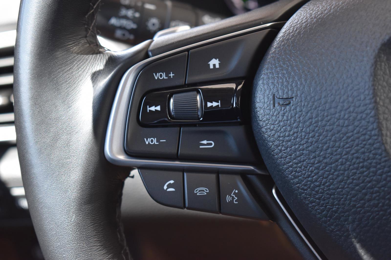 Used 2022 Honda Accord Touring image 6