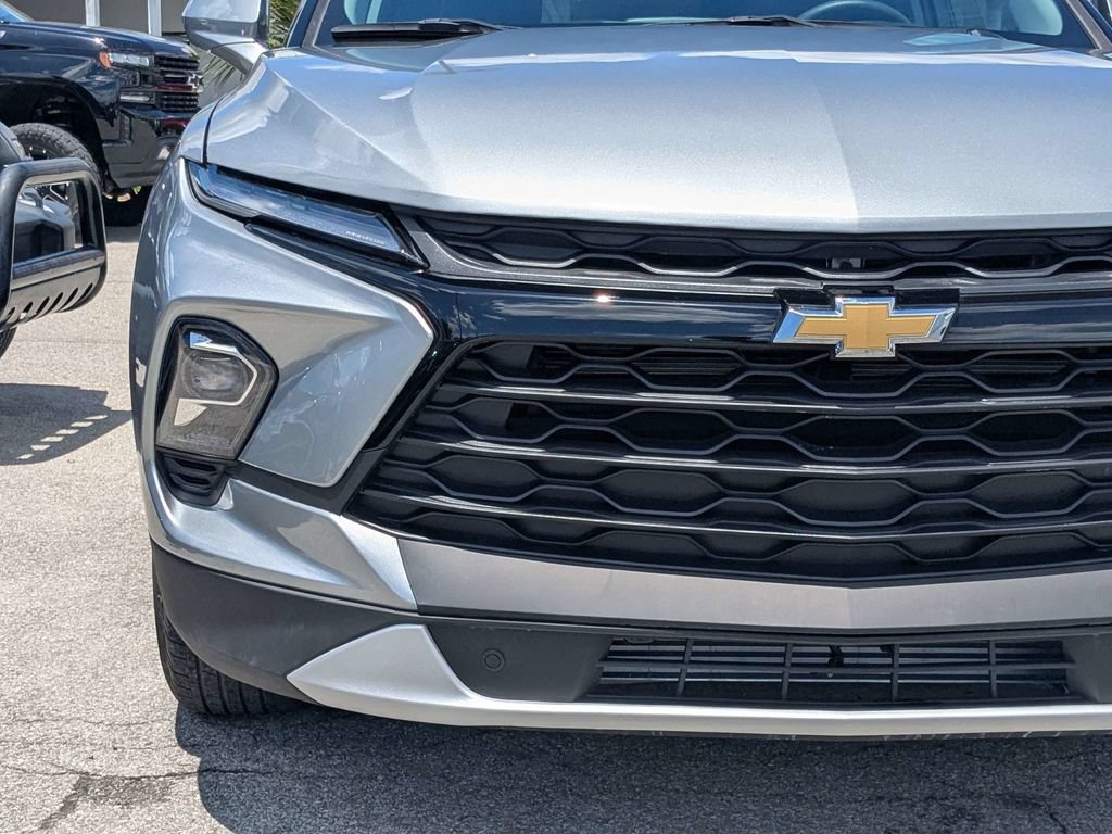 Used 2025 Chevrolet Blazer LT FWD image 8