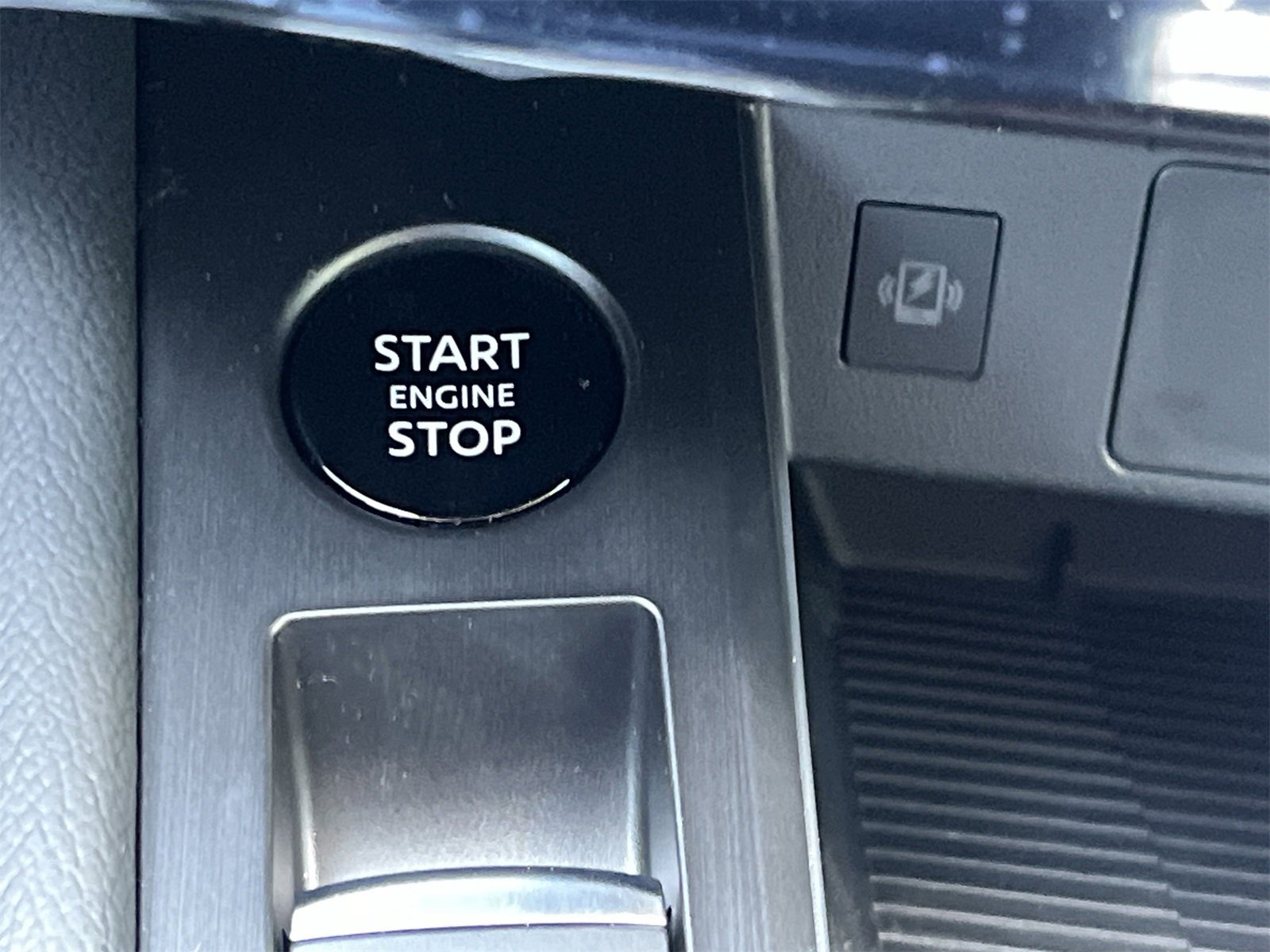 New 2025 Nissan Kicks SR w/ SR Premium Package image 5