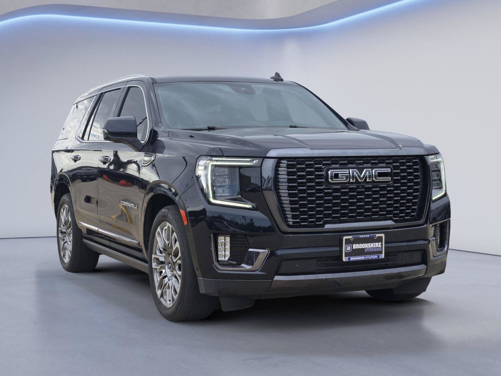 Used 2023 GMC Yukon Denali Ultimate AWD/4WD image 3