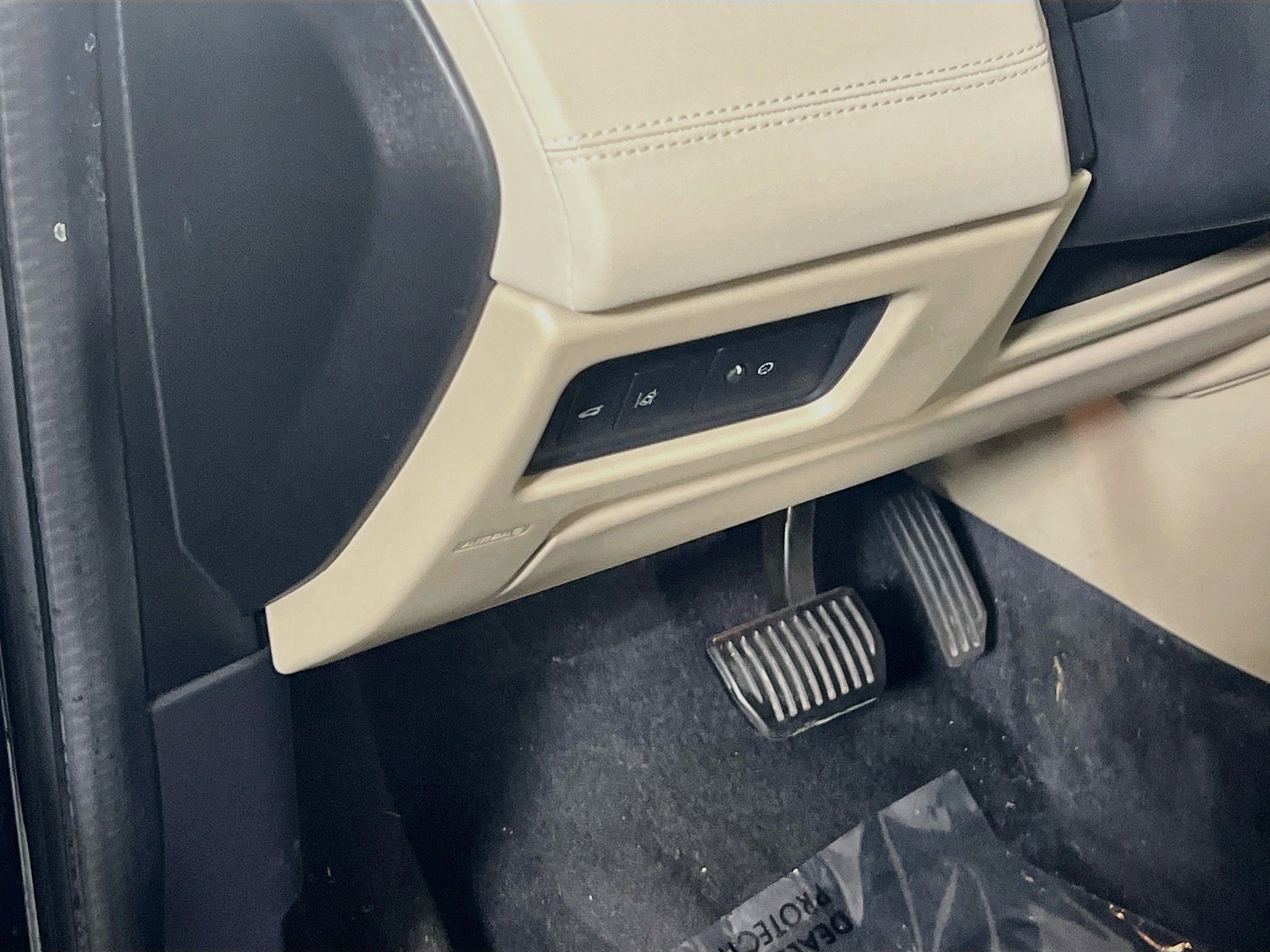Used 2019 Land Rover Discovery Sport HSE AWD/4WD image 10