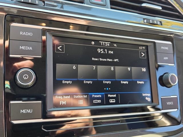 Used 2020 Volkswagen Tiguan S image 22