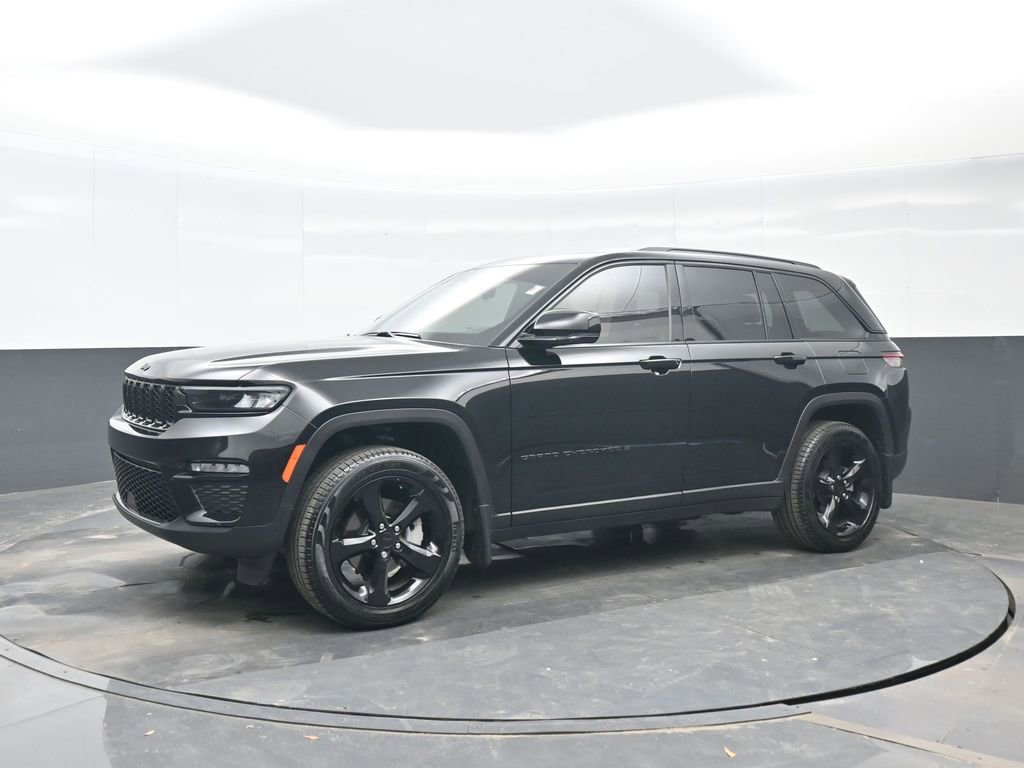 Used 2025 Jeep Grand Cherokee Limited w/ Black Appearance Package image 2