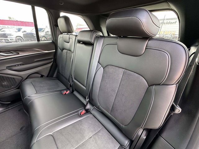 New 2026 Jeep Grand Cherokee Altitude AWD/4WD image 31
