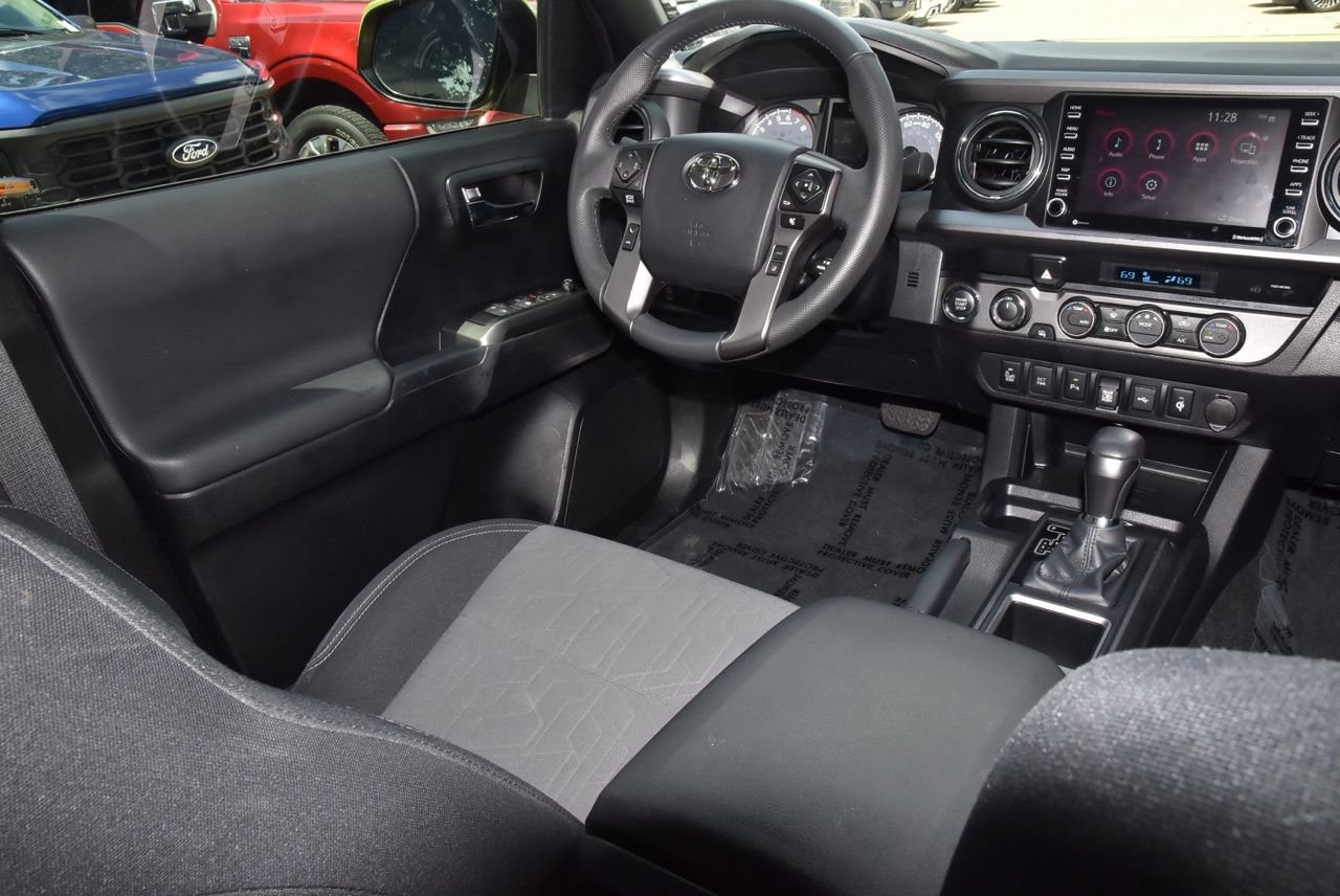 Used 2023 Toyota Tacoma TRD Off-Road w/ Technology Package AWD/4WD image 15