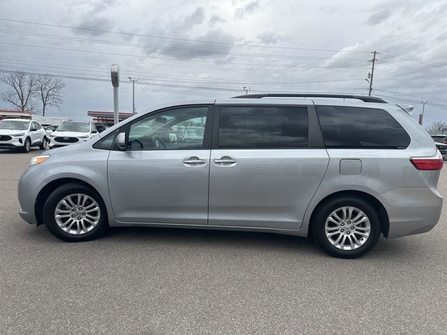 Used 2015 Toyota Sienna XLE w/ XLE Navigation Package FWD image 26