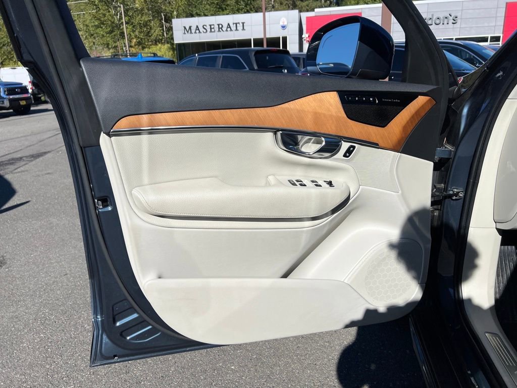 Used 2022 Volvo XC90 T6 Momentum w/ Advanced Package image 18