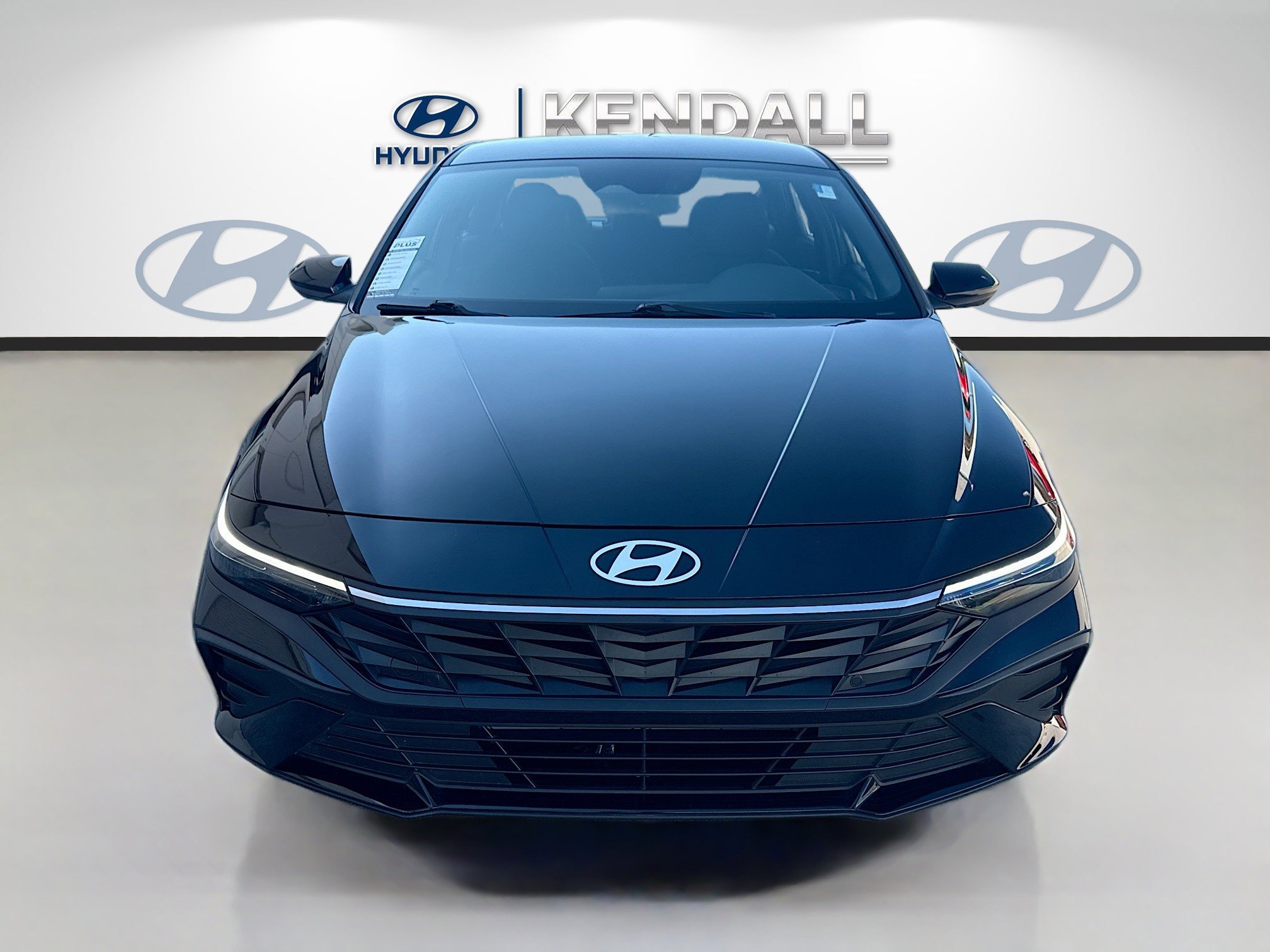 Used 2025 Hyundai Elantra Sport image 2