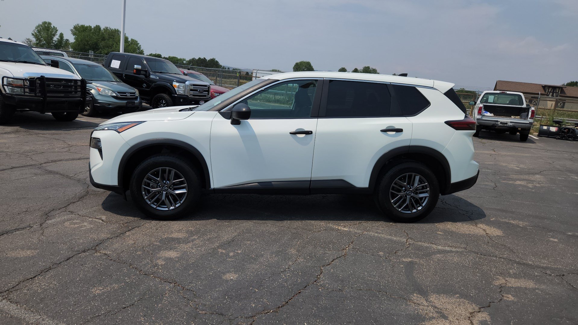 Used 2024 Nissan Rogue S AWD/4WD image 5
