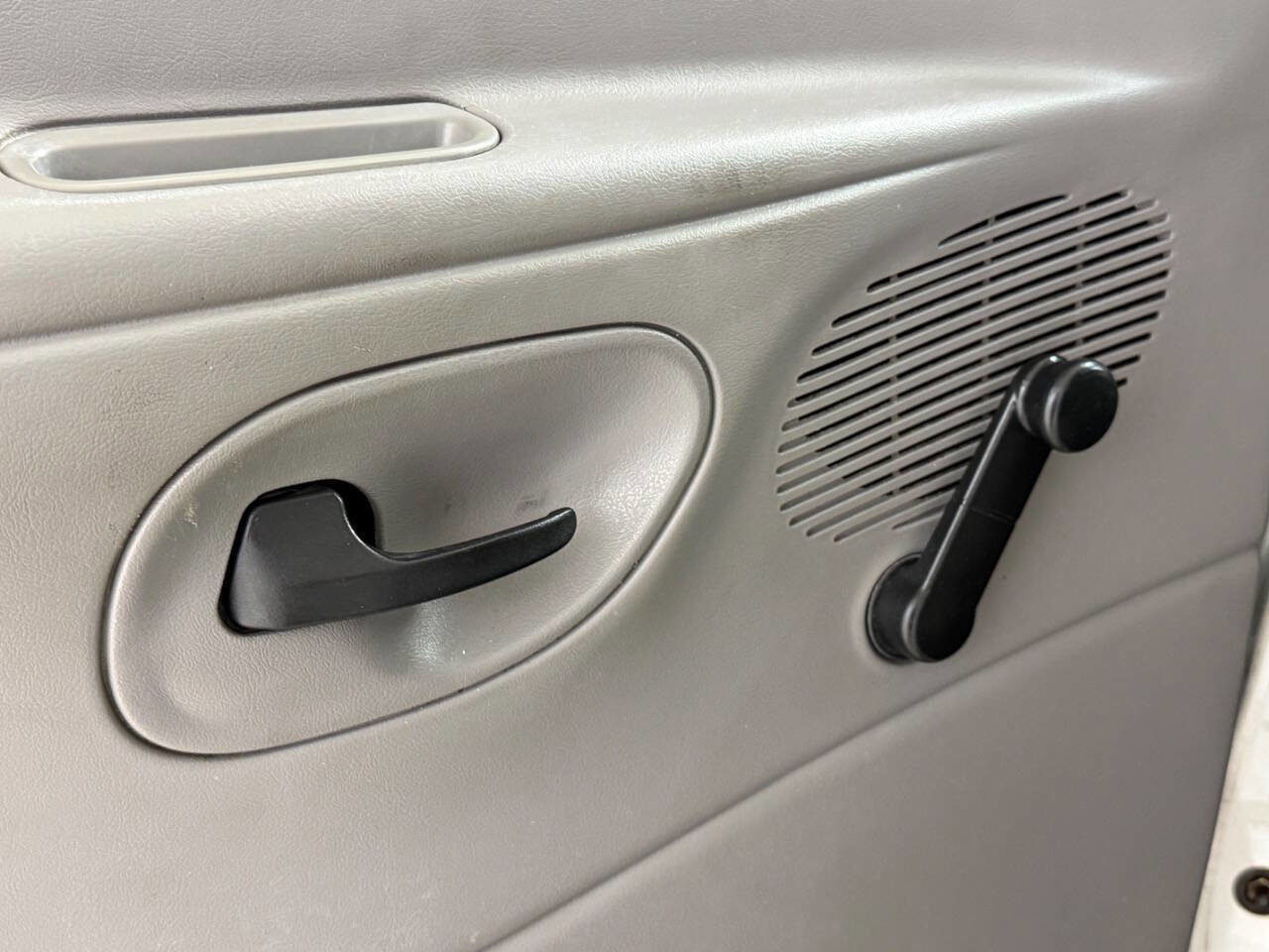 Used 2001 Ford E-350 and Econoline 350 XLT image 44