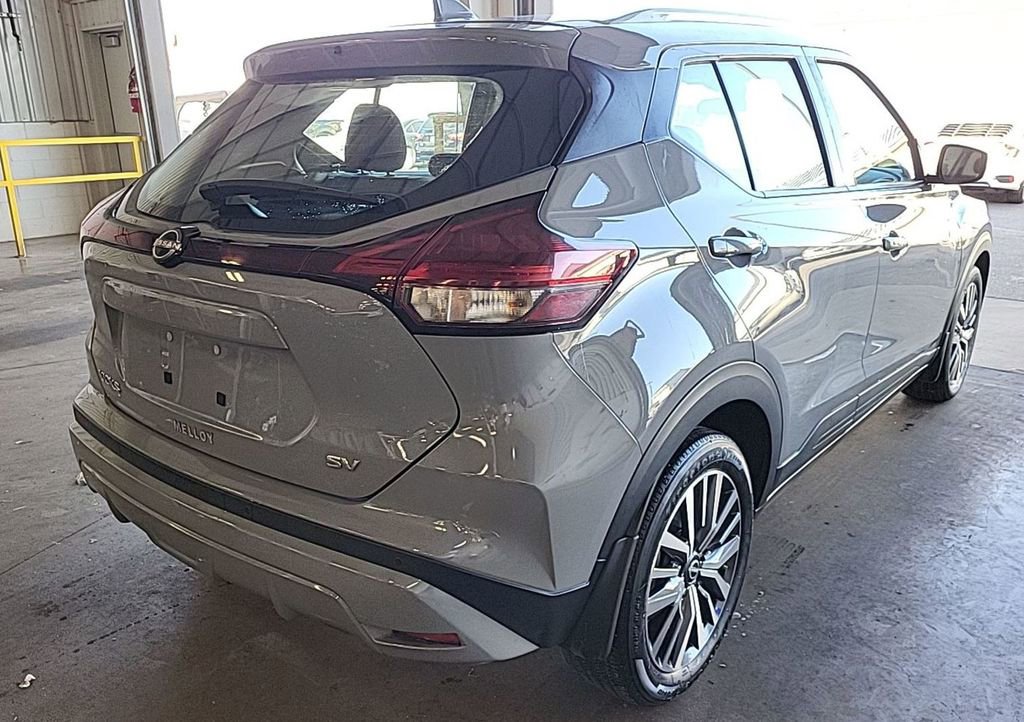 Used 2024 Nissan Kicks SV image 3