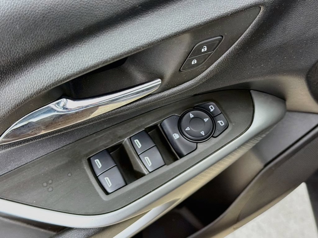 Used 2024 Chevrolet Trax RS FWD image 17