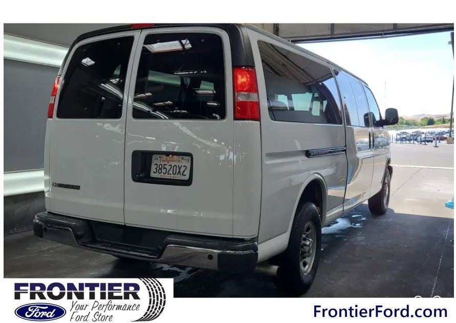 Used 2024 Chevrolet Express 3500 LT w/ LT Preferred Equipment Group RWD image 4