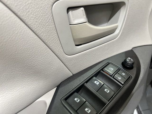 Used 2020 Toyota Sienna L image 19