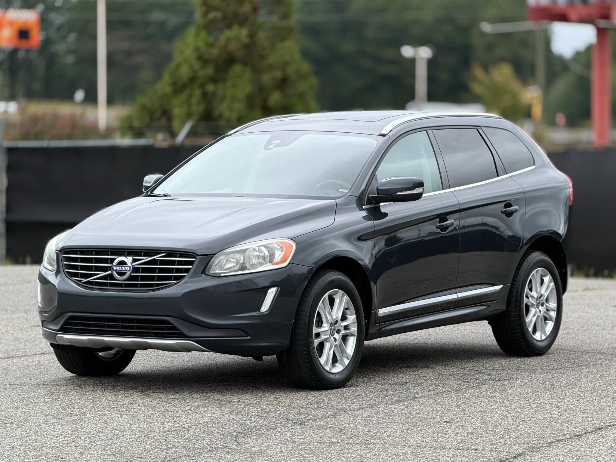 Used 2015 Volvo XC60 T5 w/ Proximity Package AWD/4WD image 6