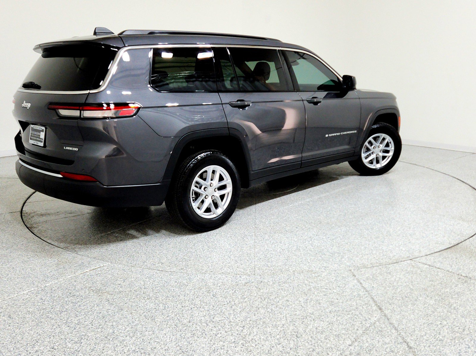 Used 2025 Jeep Grand Cherokee L Laredo w/ Luxury Tech Group I image 6