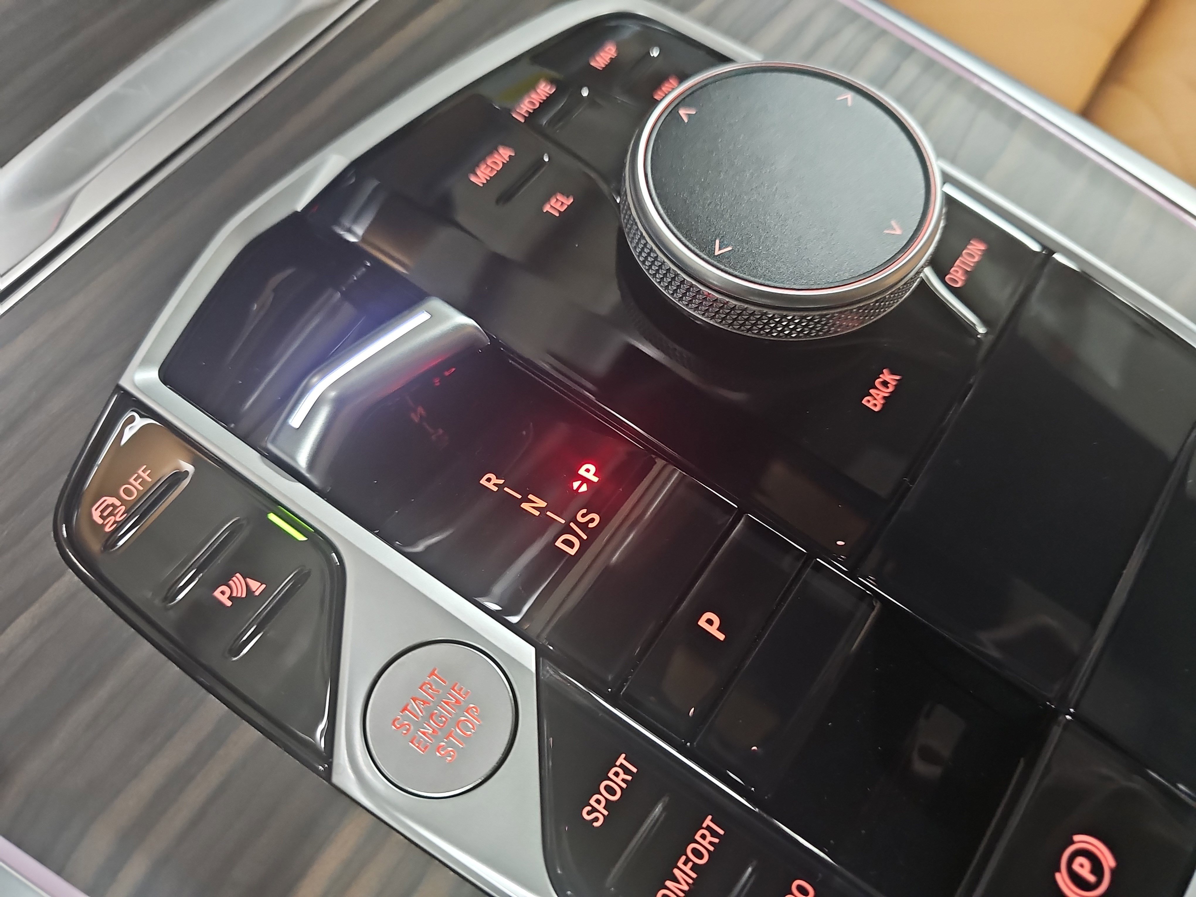 New 2026 BMW X5 xDrive40i w/ M Sport Package AWD/4WD image 25