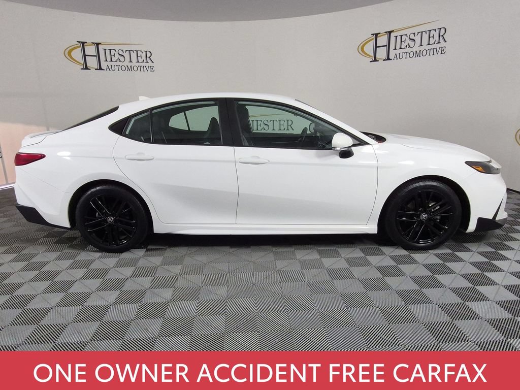 Used 2025 Toyota Camry SE FWD image 3