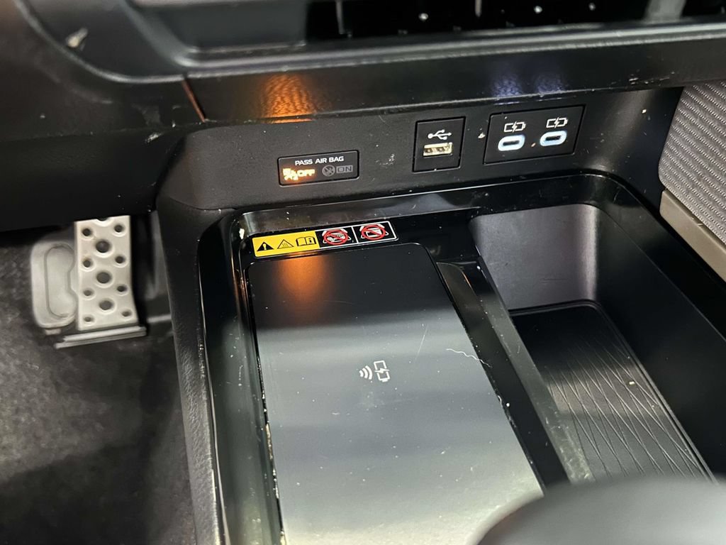 Used 2025 Toyota Camry SE w/ Convenience Package FWD image 21