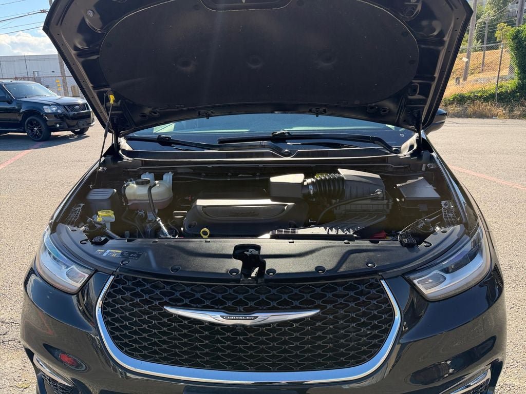 Used 2022 Chrysler Pacifica Touring-L FWD image 29
