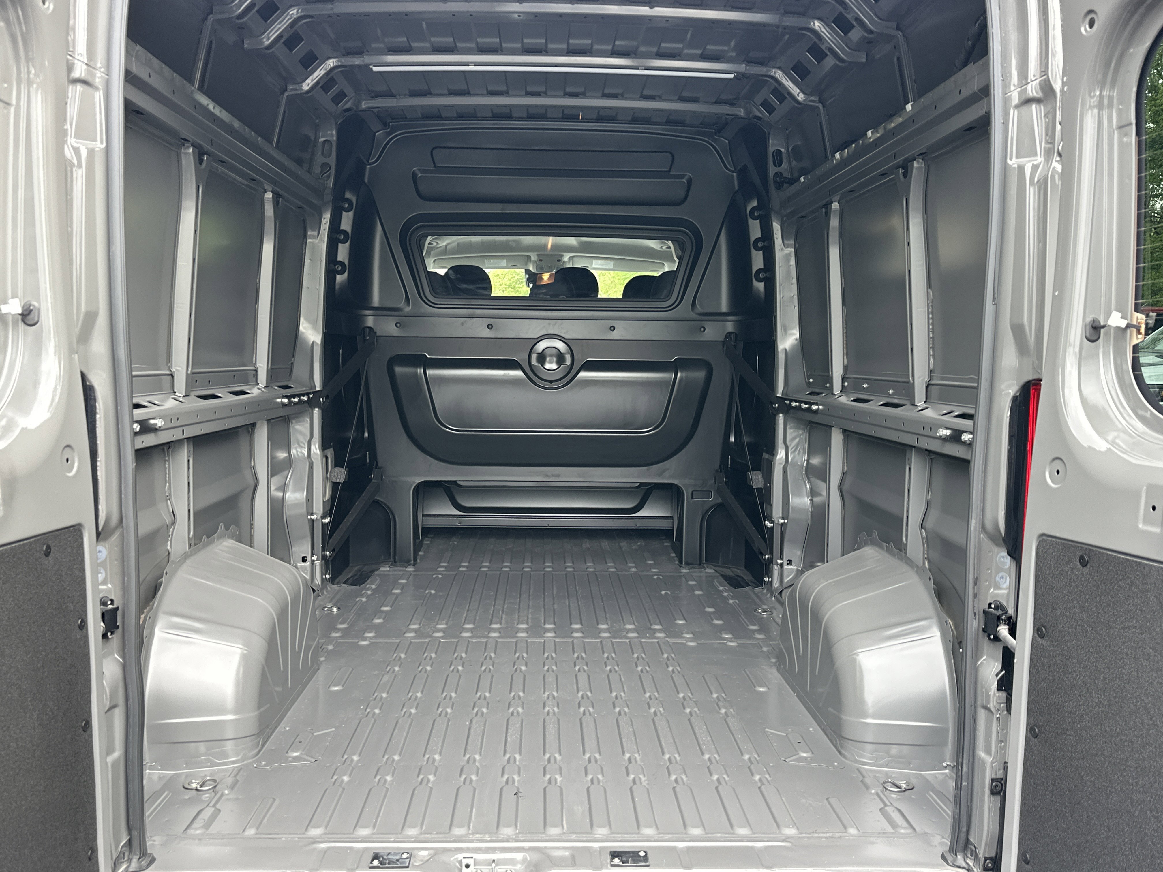 New 2025 RAM ProMaster 2500 w/ Crew Van Package FWD image 14