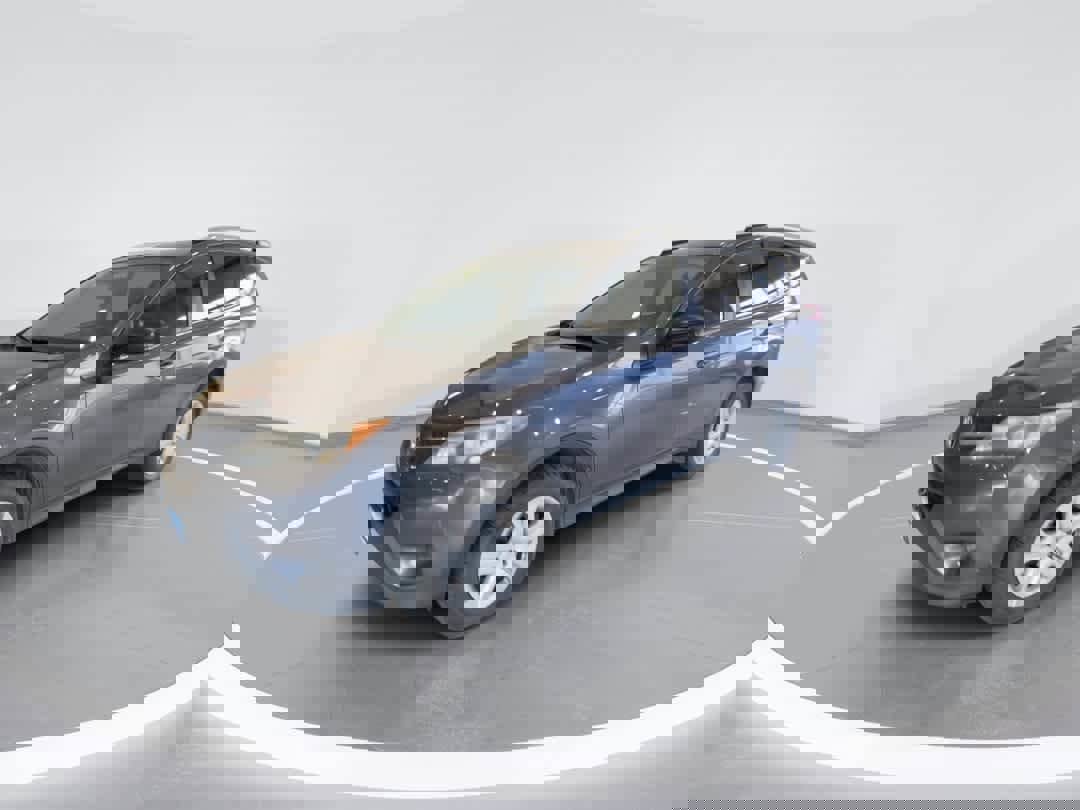 Used 2015 Toyota RAV4 LE image 4