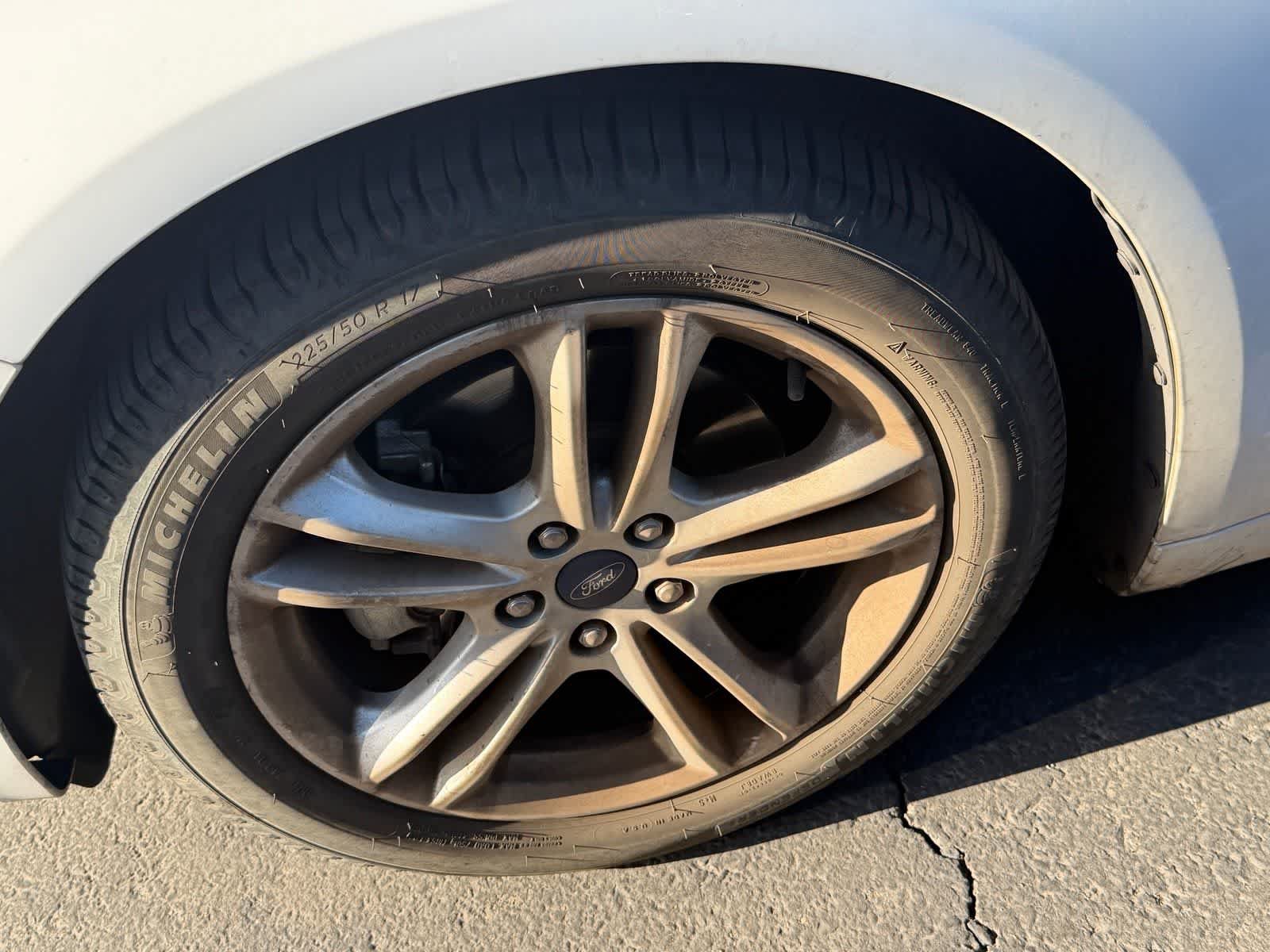 Used 2018 Ford Fusion SE w/ Fusion SE Technology Package FWD image 5