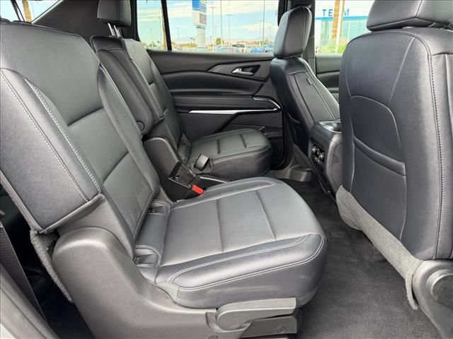 Certified 2025 Chevrolet Traverse LT FWD image 11