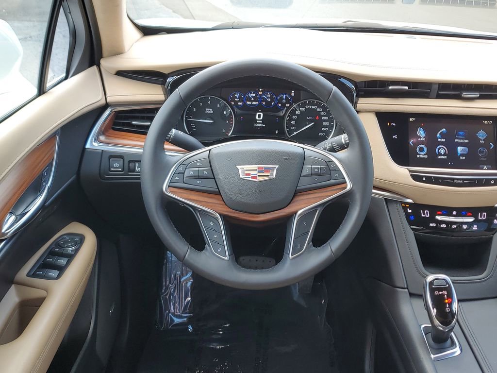 Used 2017 Cadillac XT5 Platinum w/ Driver Assist Package image 18