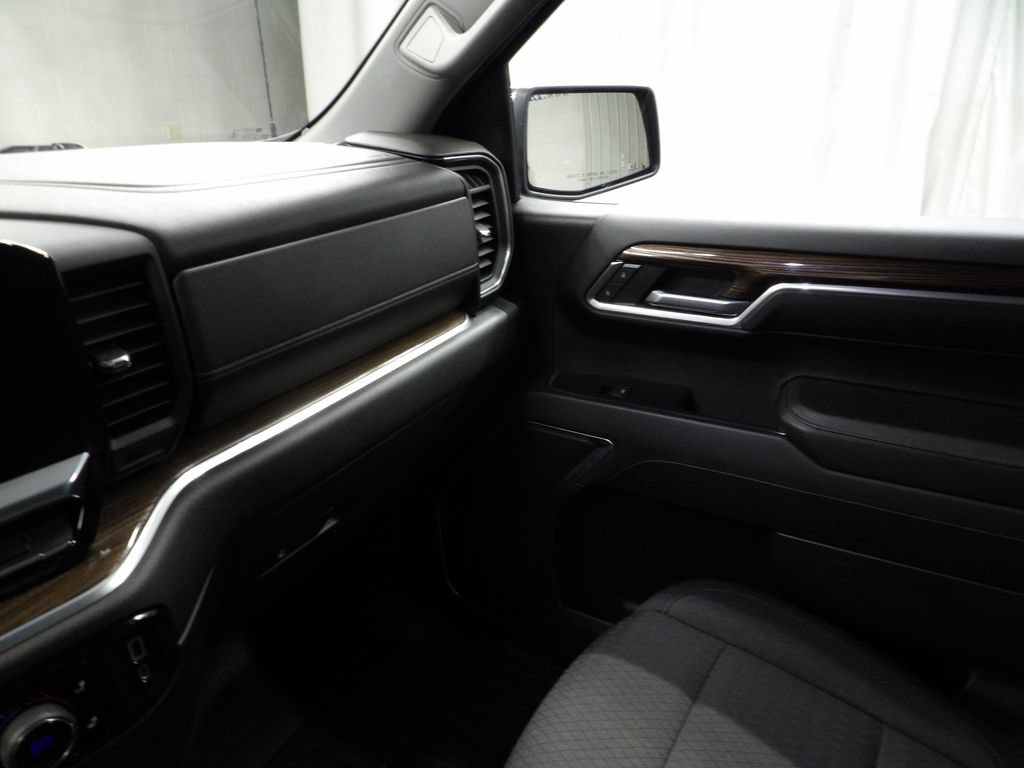Used 2022 Chevrolet Silverado 1500 LT AWD/4WD image 24