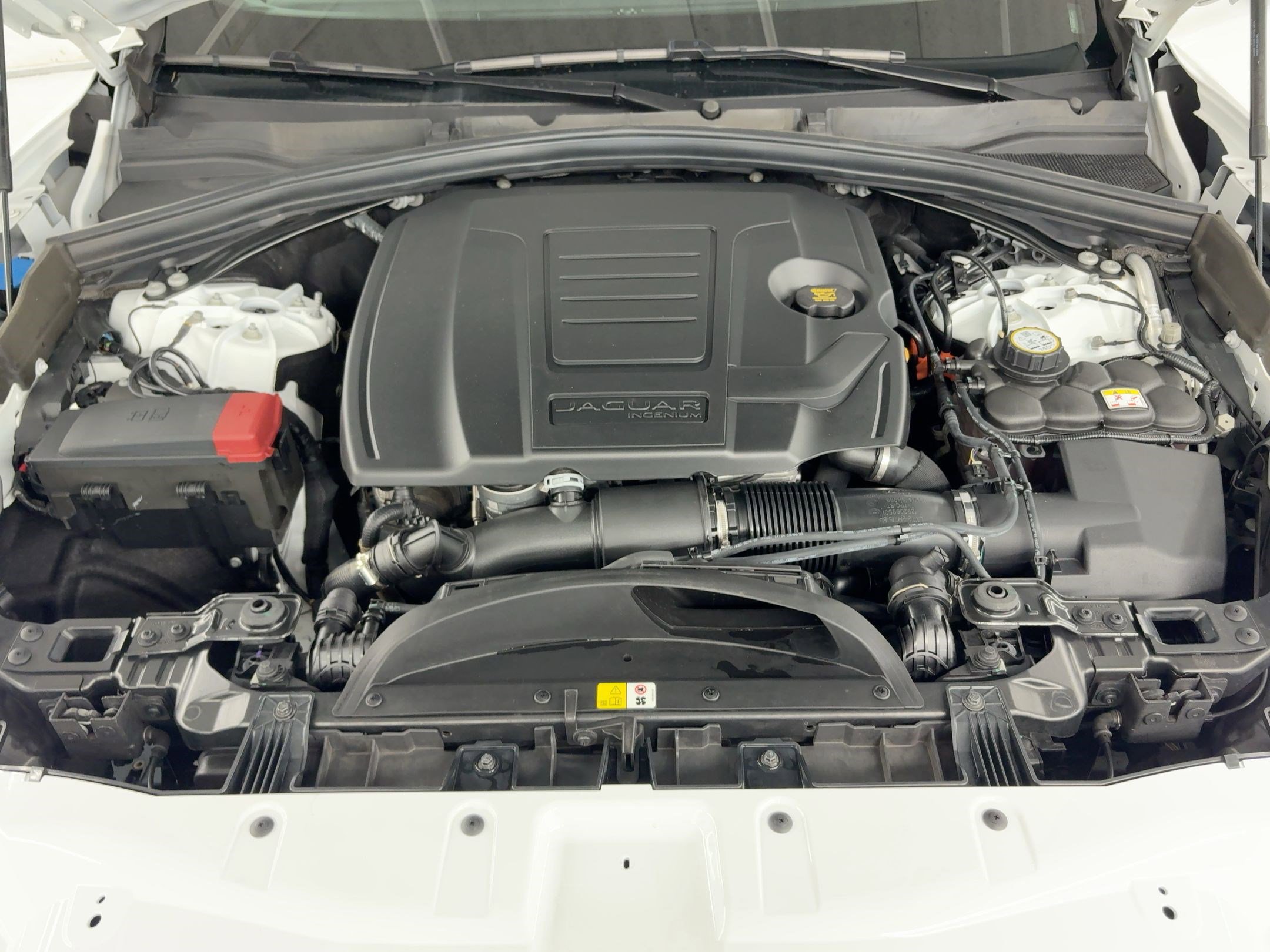 Used 2024 Jaguar F-PACE R-Dynamic S image 32