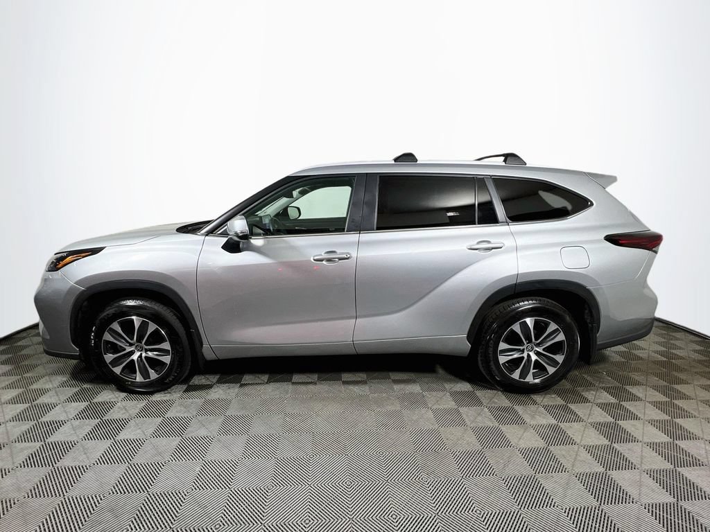 Certified 2024 Toyota Highlander XLE AWD/4WD image 4